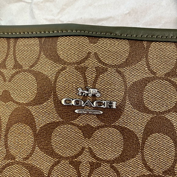 Coach authentic“Coach City Tote Bag” with silver hardware and army green straps - Picture 5 of 15